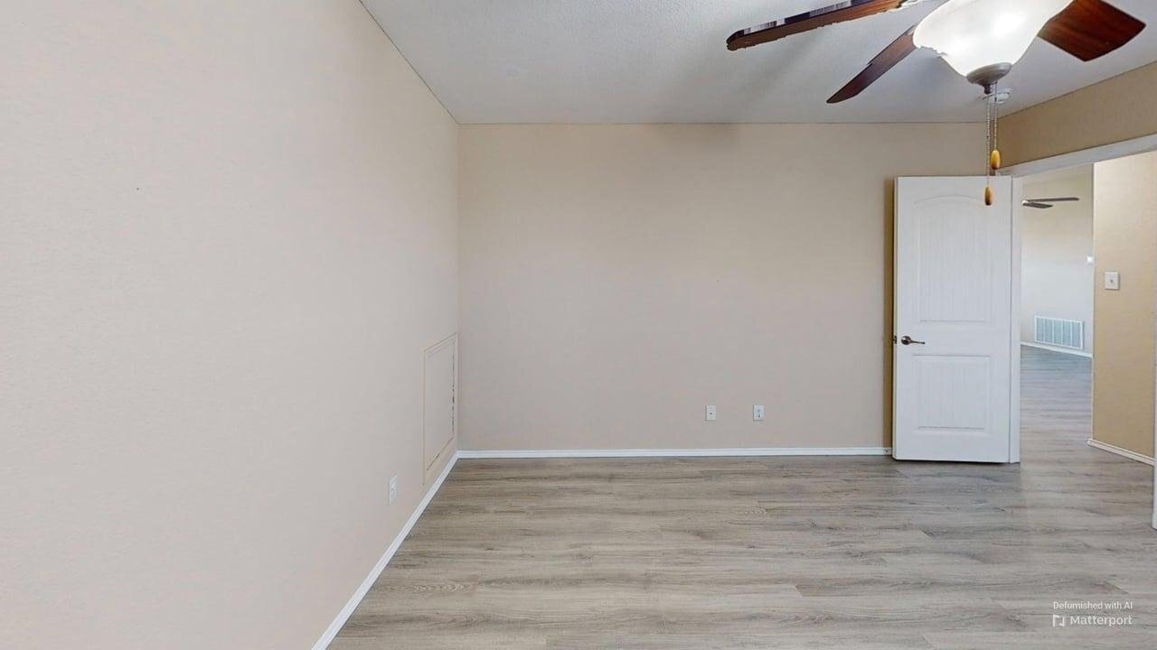 Building Photo - 400 Plum Ct