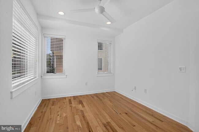Building Photo - 950 Shackamaxon St
