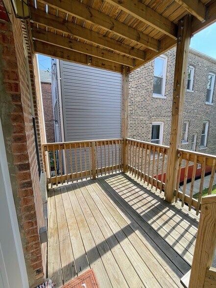 Building Photo - 2135 S Fairfield Ave
