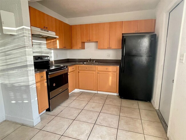 Building Photo - 4750 NW 9th Dr