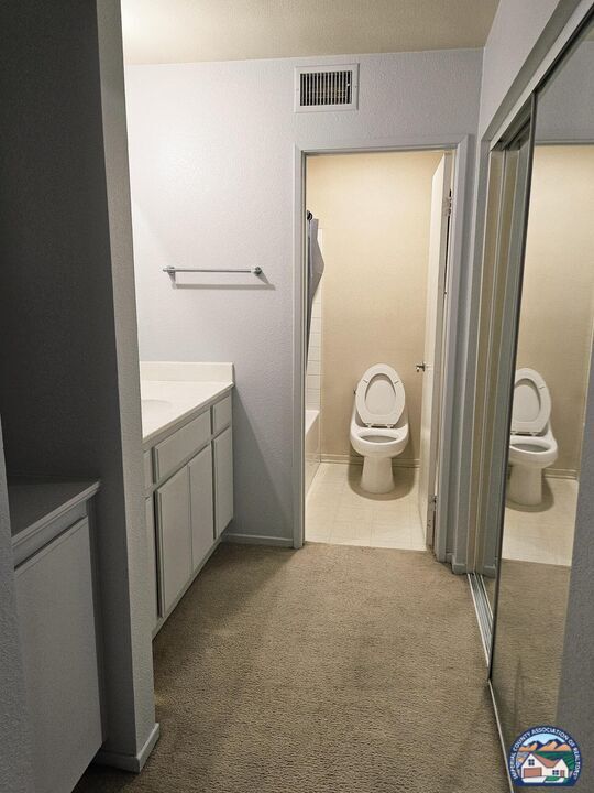 Building Photo - 1481 Rodeo Dr