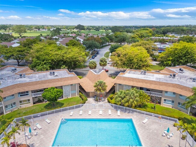 Building Photo - 7400 Miami Lakes Dr