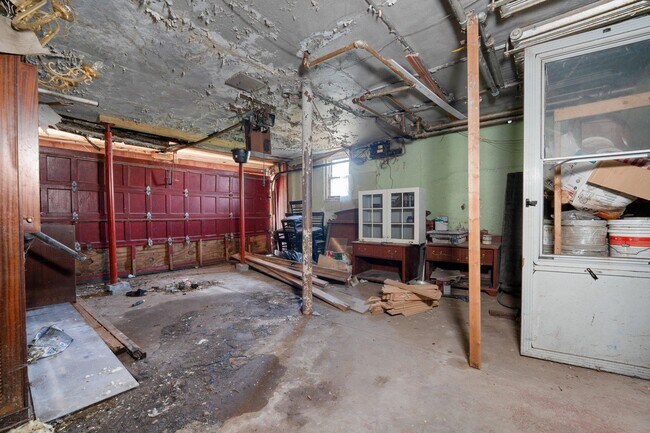 Building Photo - 105-05 Ditmars Blvd
