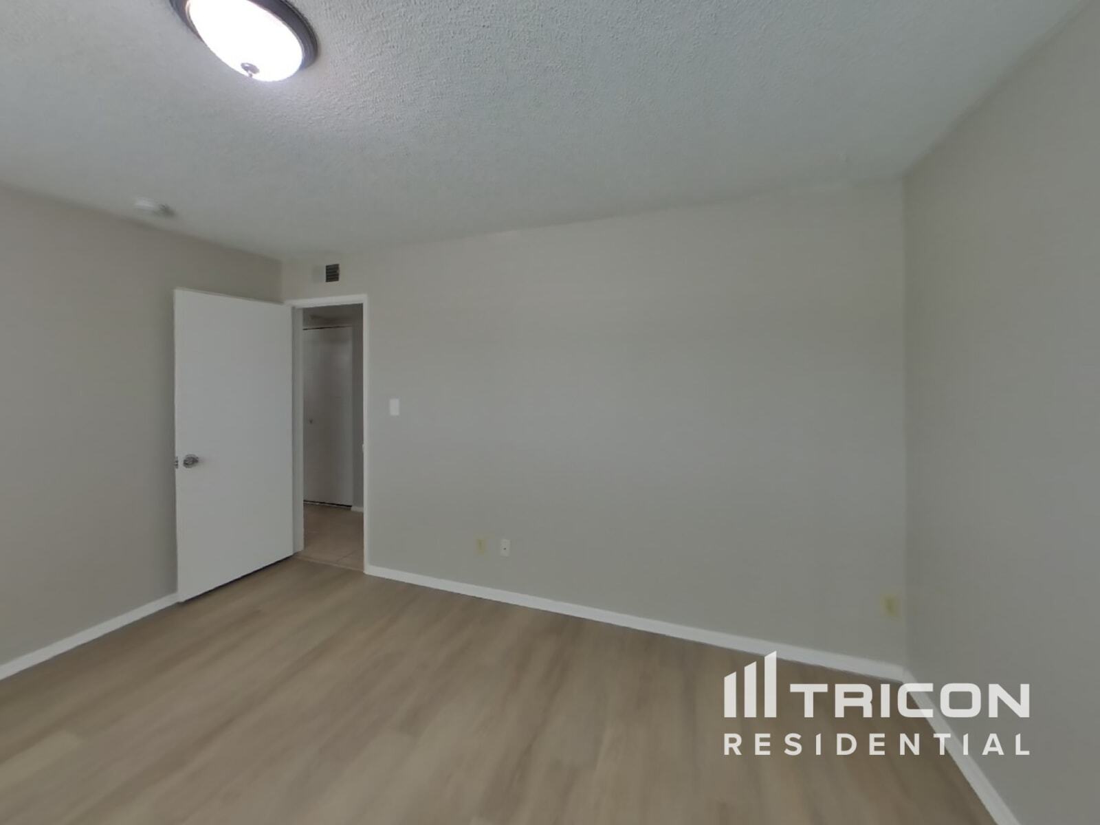 Building Photo - 9714 N 45th Ave