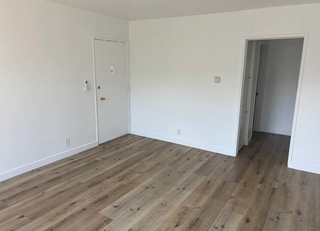 Building Photo - 3745 S Bentley Ave