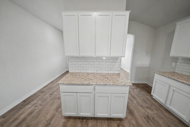 Building Photo - Like-New Cibolo Home with Flexible Living Space - Realtor Commission: $500