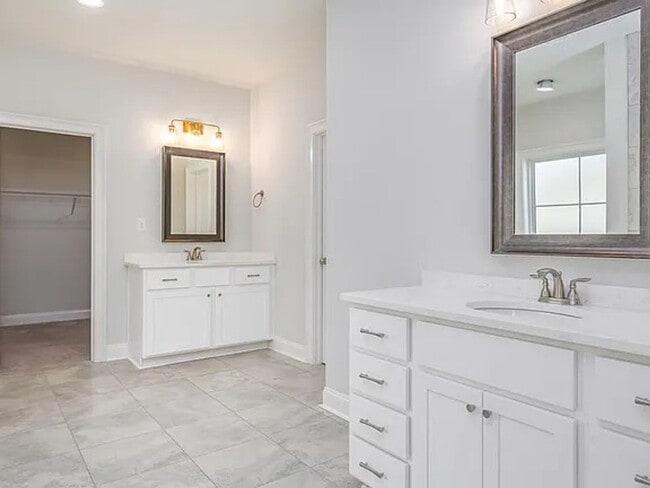 Building Photo - Beautiful 4 Bed, 2 Bath Home In Hidden Lakes!
