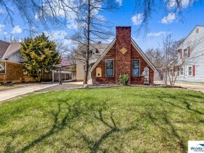 Building Photo - 3 bedroom 1.5 bath home in College Hill