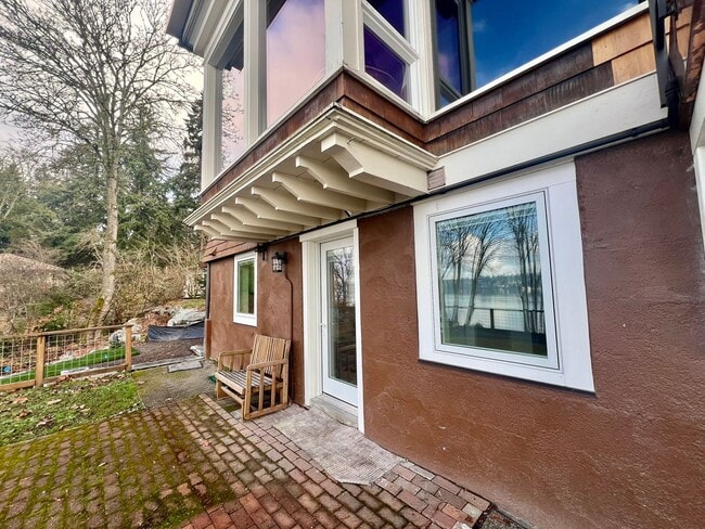 Building Photo - Private Waterfront Apartment