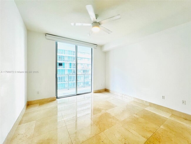 Building Photo - 1111 SW 1st Ave