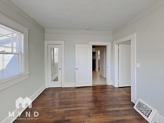 Building Photo - 1324 42nd St Ensley