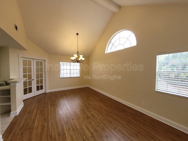 Building Photo - 575 Bloomington Ct