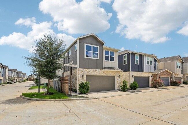 Building Photo - 9808 Falling Fern Ln