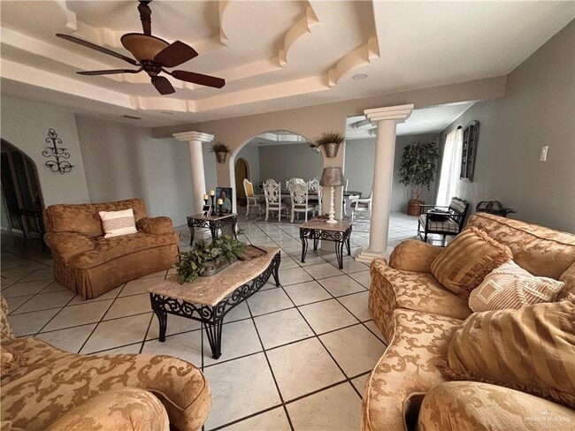 Building Photo - 11 N La Homa Rd