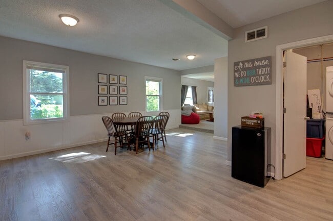 Building Photo - 3 bed home