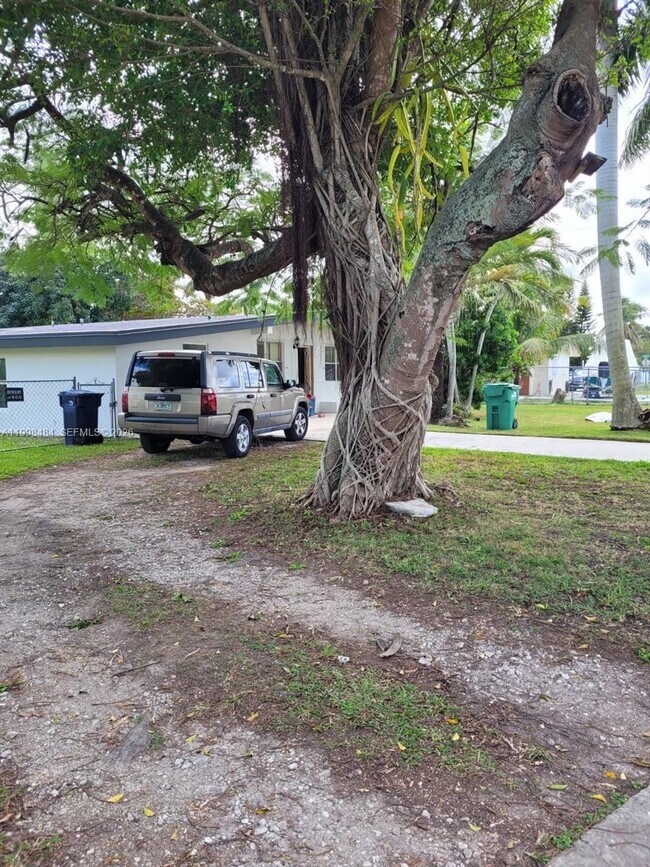 Building Photo - 26925 SW 145th Ave