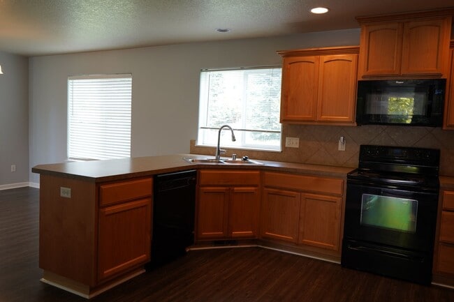 Building Photo - 4316 NE 58th Cir