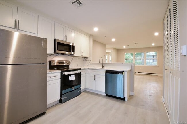 Building Photo - 332 Woodbridge Dr