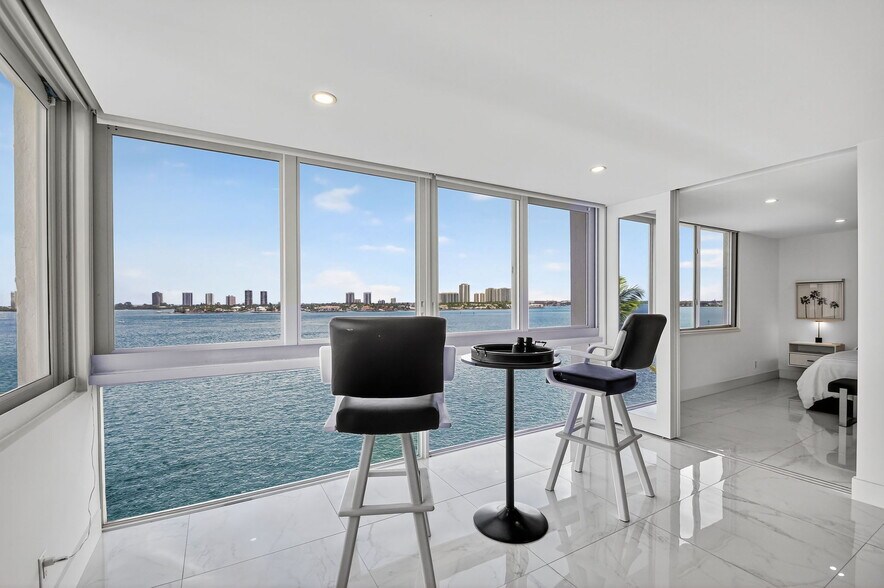 Building Photo - 301 Lake Shore Dr