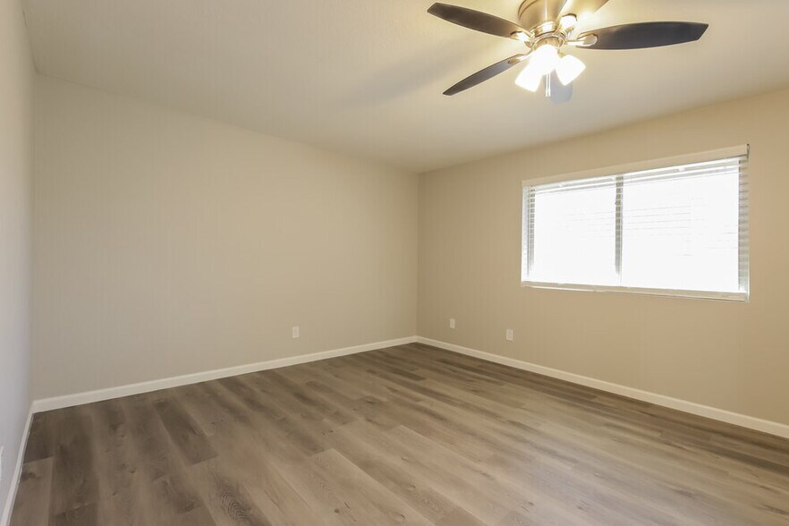 Building Photo - 3945 W Meadow Dr