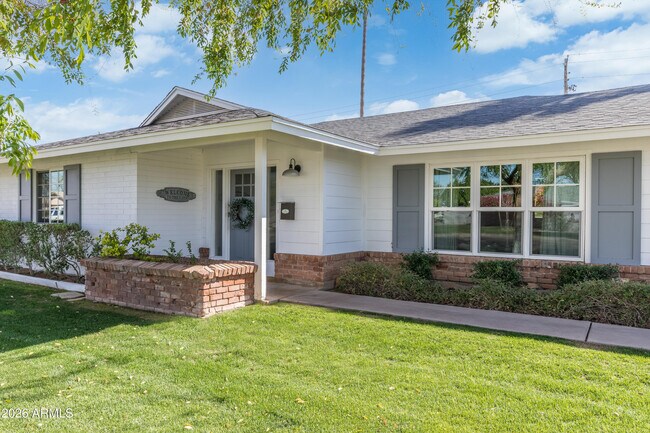 Building Photo - 4211 E Whitton Ave