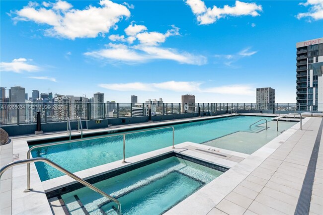 Building Photo - 121 NE 5th St