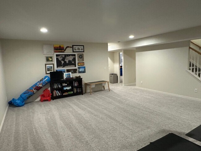 Building Photo - Beautiful 5 bedroom ranch home in (D49)