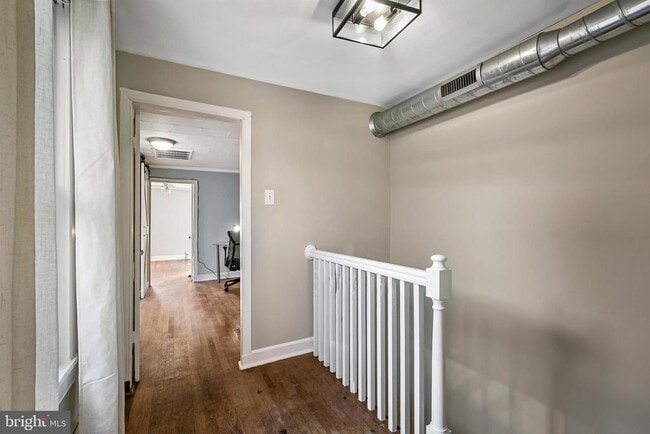 Building Photo - 719 S Montford Ave