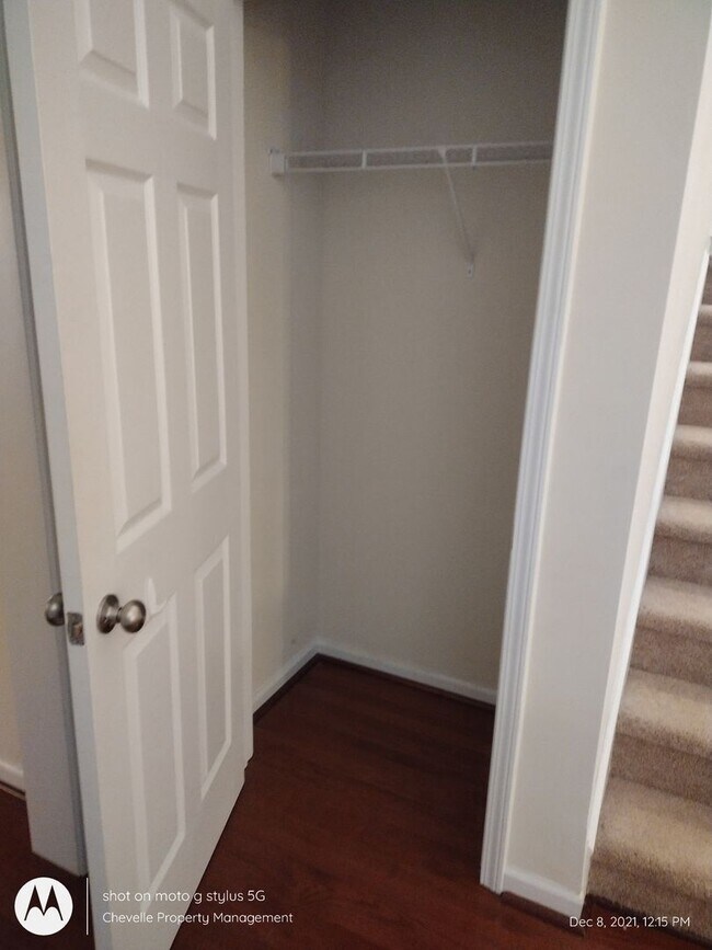 Building Photo - Beautiful 5 bedroom FOR RENT