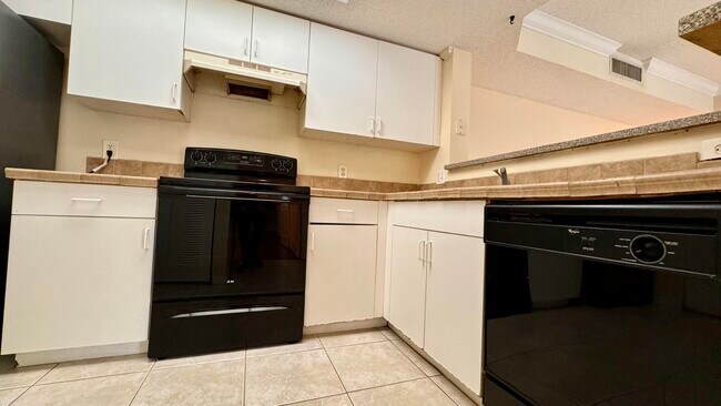 Building Photo - 5055 Wiles Rd