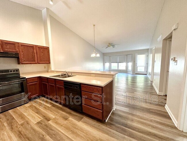 Building Photo - 1563 Rosedale Dr