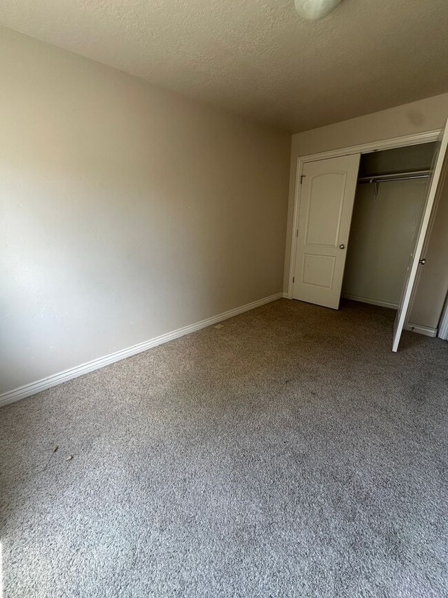 Building Photo - Beautiful South Jordan Home!!!