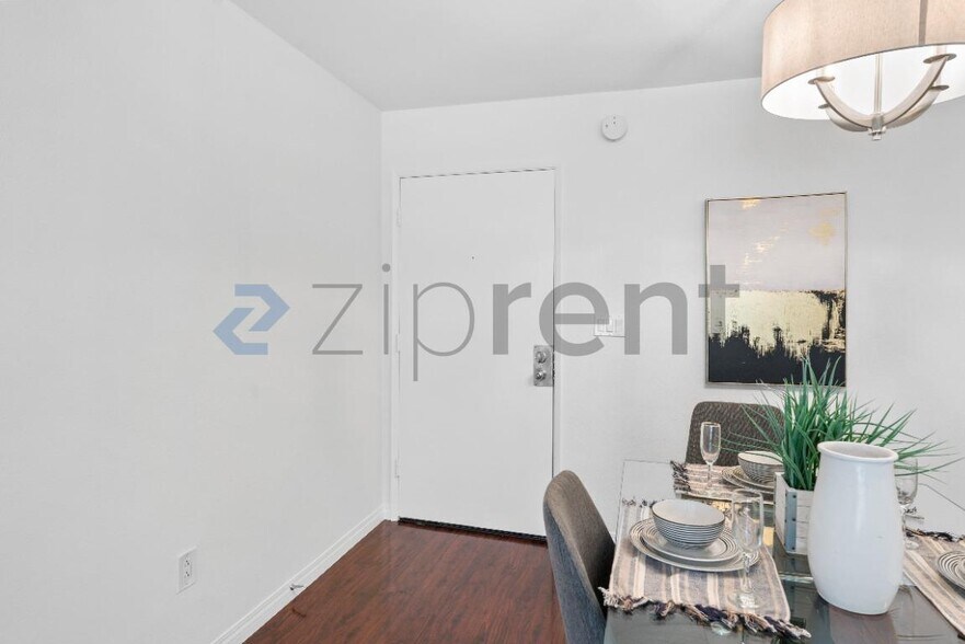 Building Photo - 5257 Radford Ave