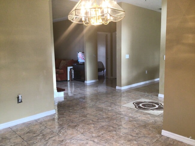 Building Photo - 410 Bloomfield Dr