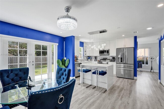 Building Photo - 2001 Barcelona Terrace