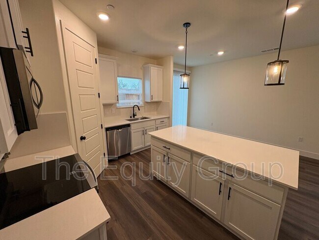 Building Photo - 2231 N Julieann St