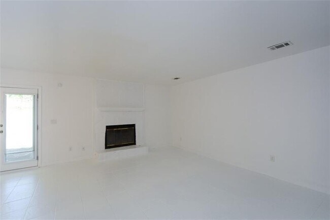 Building Photo - 160 Timber Creek Ln SW
