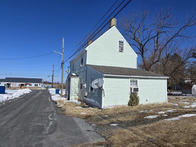 Building Photo - 76 Chestnut St