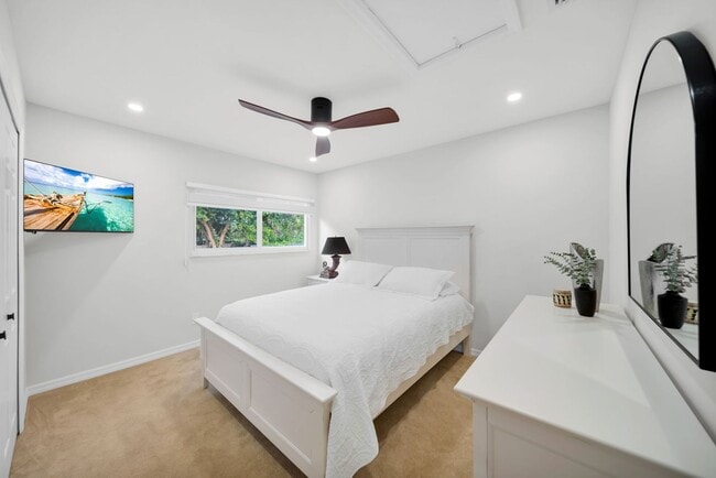 Building Photo - Fully Furnished 3 beds 3 bath Annual Rental with Private Heated Pool in Ventura Pelican Marsh