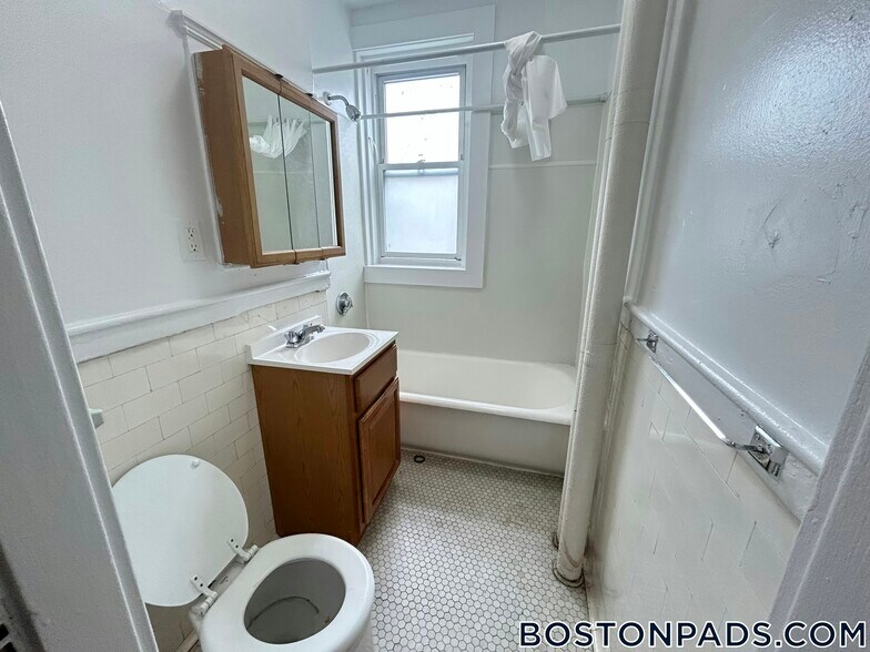 Building Photo - 1185 Boylston St