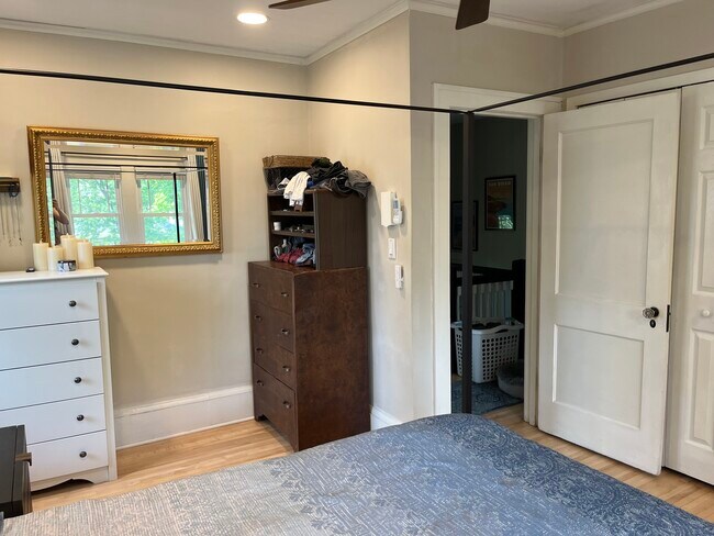 Building Photo - 4732 Harriet Ave