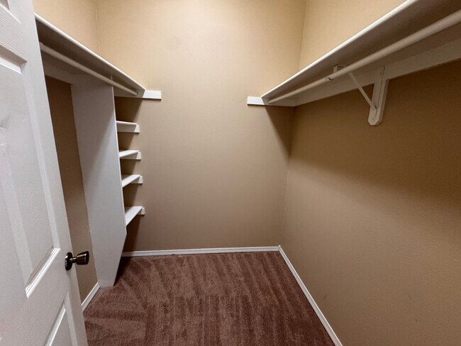 Building Photo - 5615 Del Oeste Dr NW