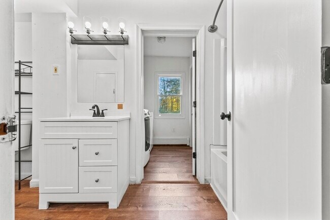 Building Photo - 1142 Washington St