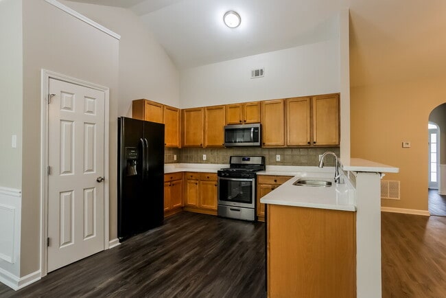 Building Photo - 2839 Stonewall Ln SW