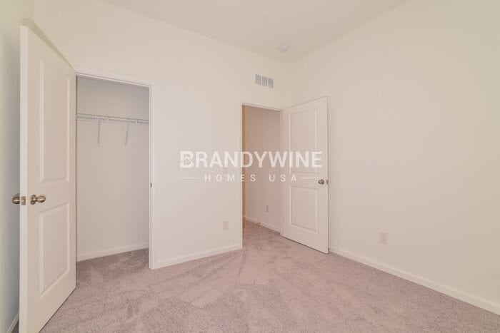 Building Photo - 1574 Effra Wy