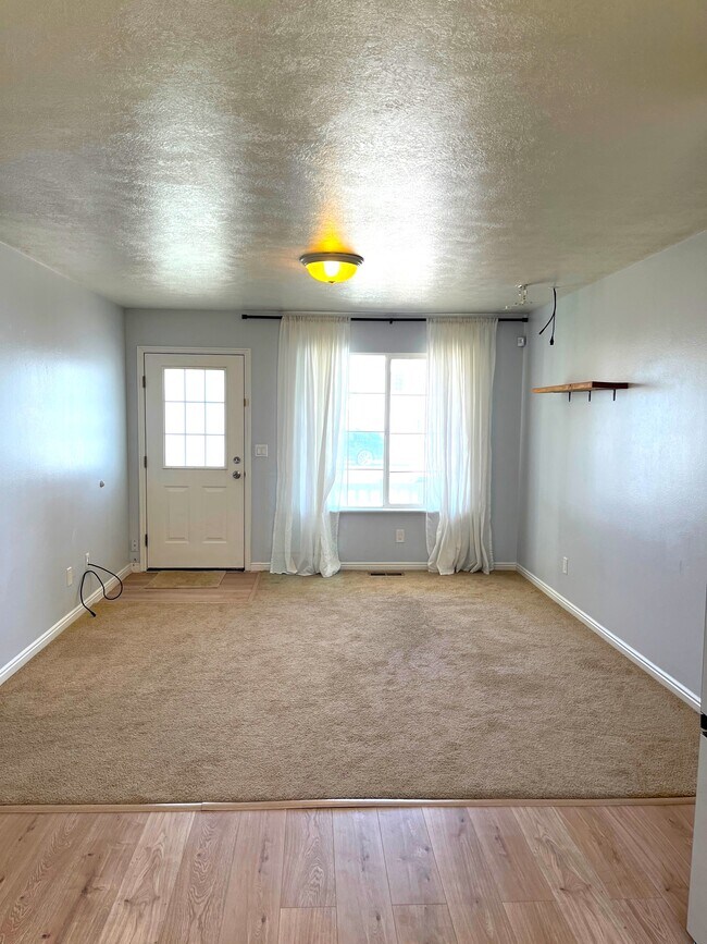 Building Photo - 198 N 700 E
