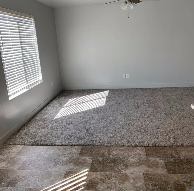 Building Photo - 3104 S Relic Ridge Dr