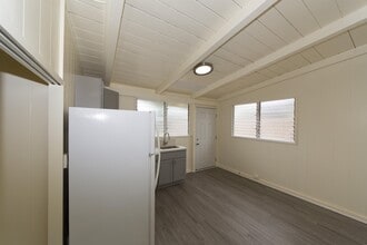 Building Photo - 723 Hoomalimali St