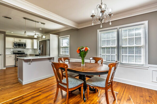 Building Photo - 2224 Harrodsburg Rd