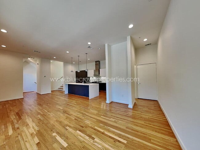 Building Photo - 1245 Gano St